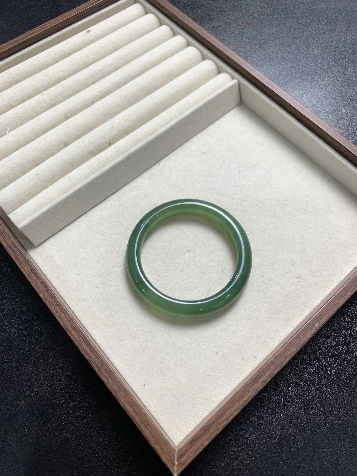 Tụ Nham Xanh Lá mã 10045