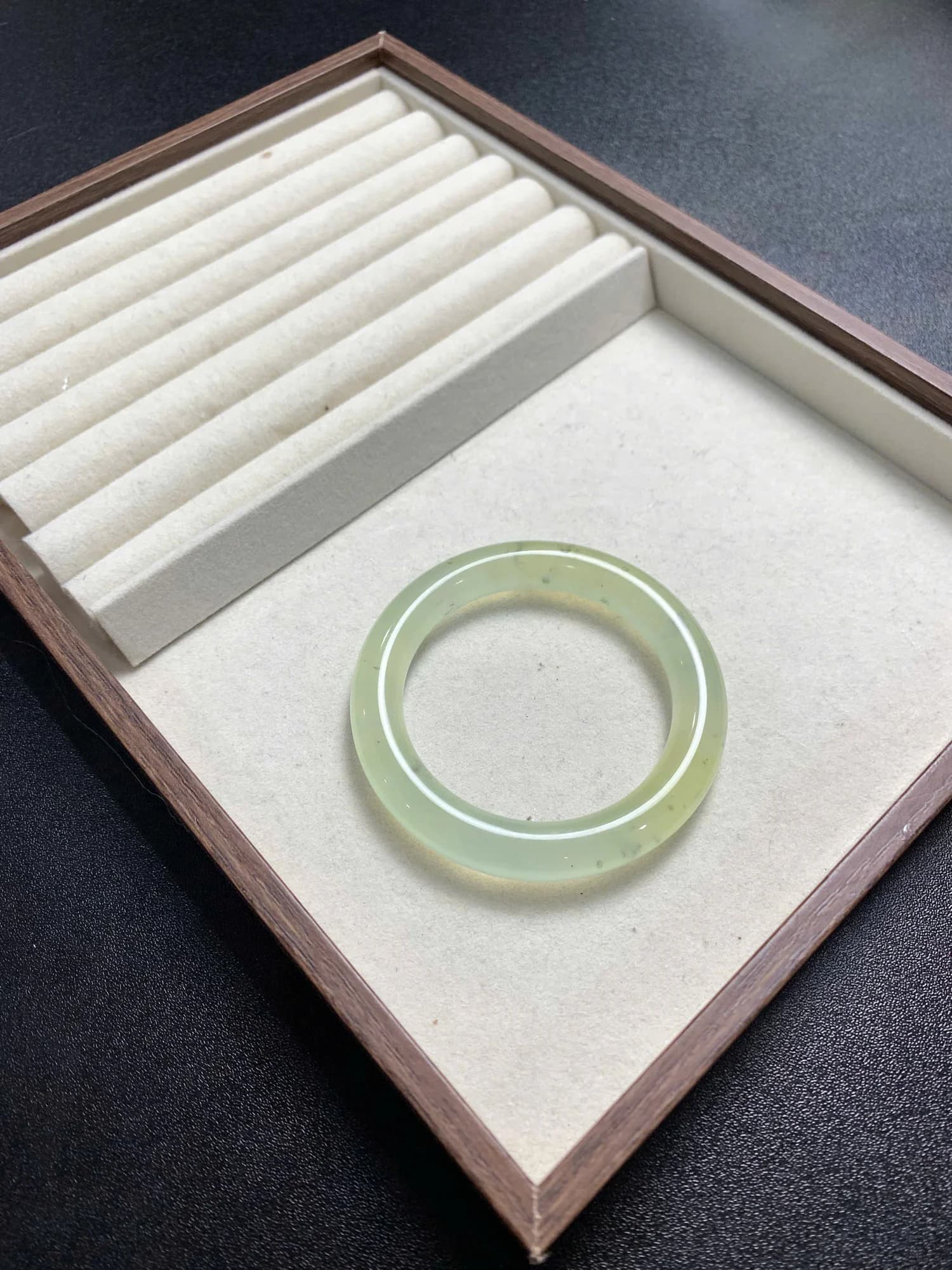 Tụ Nham Xanh Lá mã 10038